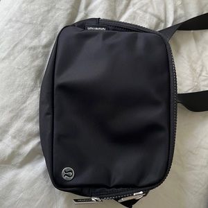 Black Lululemon Everywhere Belt bag 2L